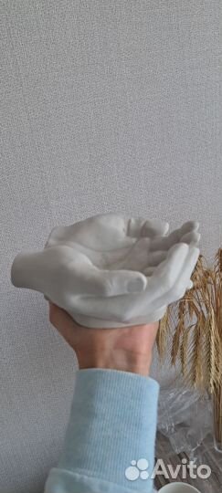 Гипсовое кашпо Ладони