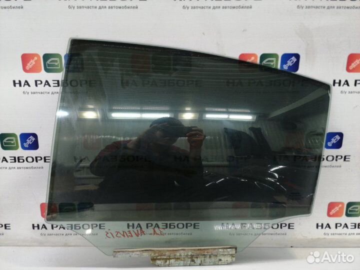 Стекло двери заднее левое Toyota Avensis T270