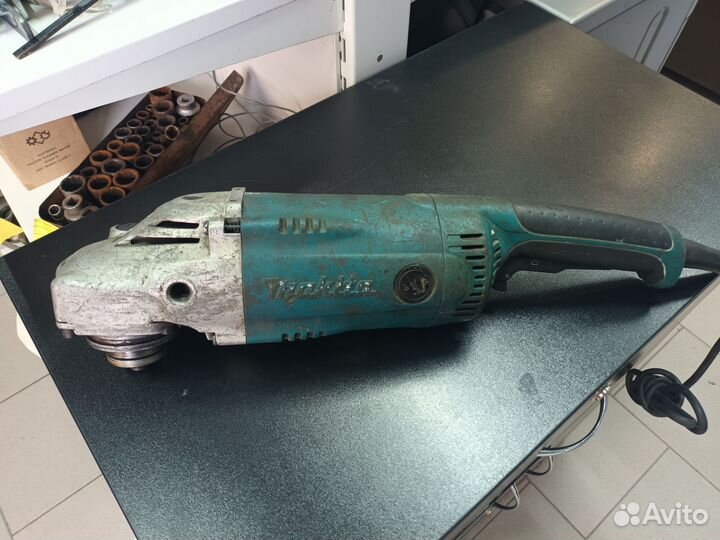 Большая болгарка Makita GA9020