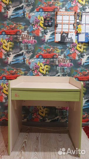 Детский письменный стол