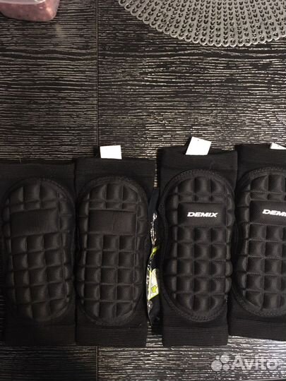 Налокотники новые Demix