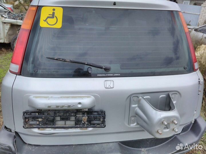 Стекло крышки багажника Honda CRV 1 поколения