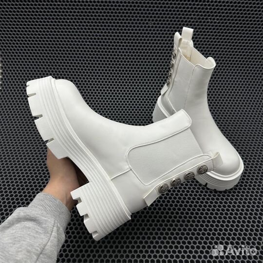 Ботинки женские зимние с мехом белые