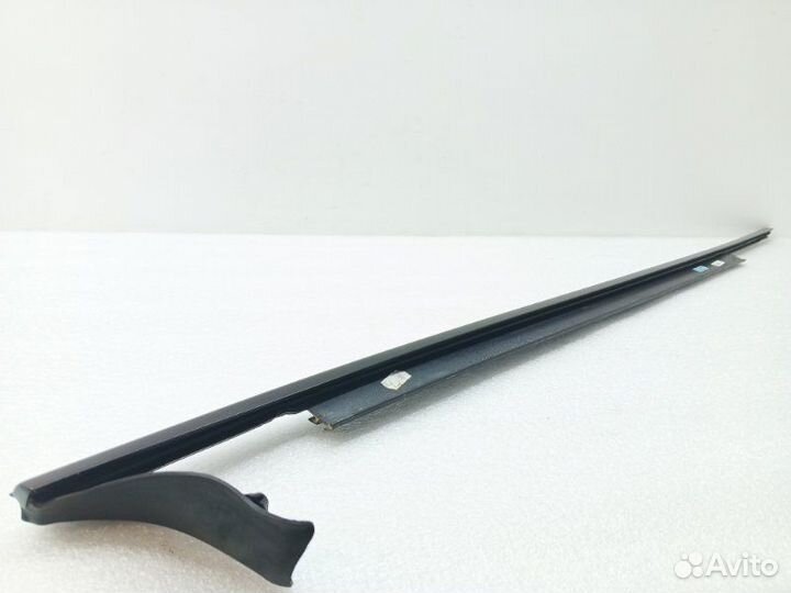 Молдинг стекла передний правый Audi A6 C7 1.8 CYG