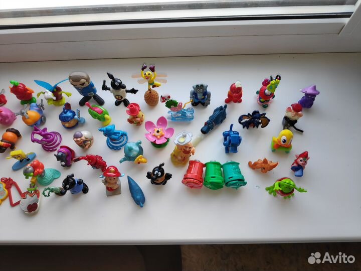 Игрушки из киндеров и чупа-чупсов