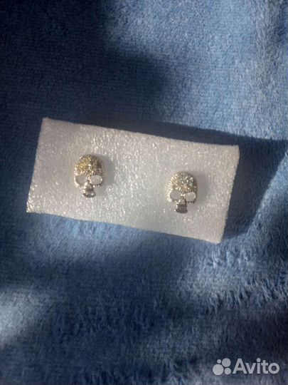 Серьги черепа со стразами новые