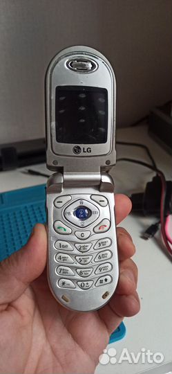 LG C1100