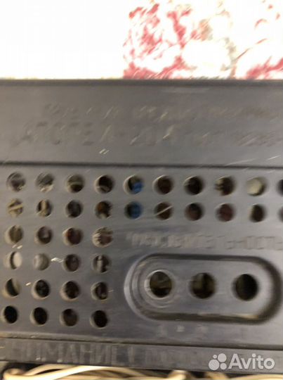 Приёмник трёхпрограмный. Работает от радиоточки. Ц