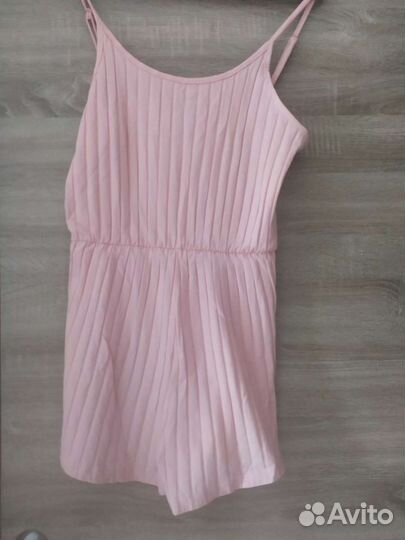 Комбинезон на бретельках в рубчик