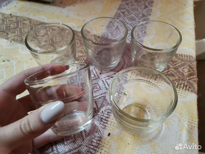 Стеклянные рюмки и фужеры