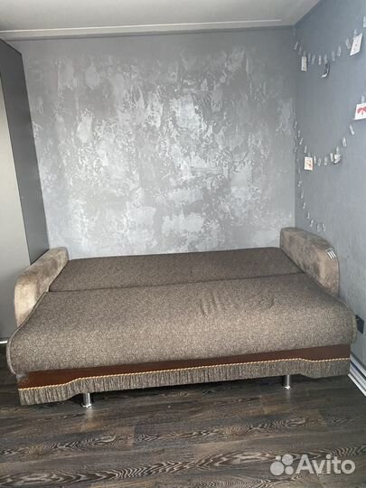 Диван прямой раскладной бу на ножках