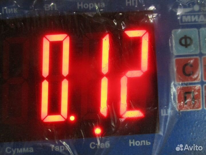 Крепление дверцы полки хранения Volvo 82267976