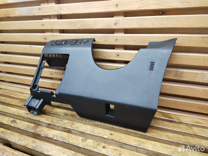 Накладка на торпедо (консоль) левая нижняя Nissan