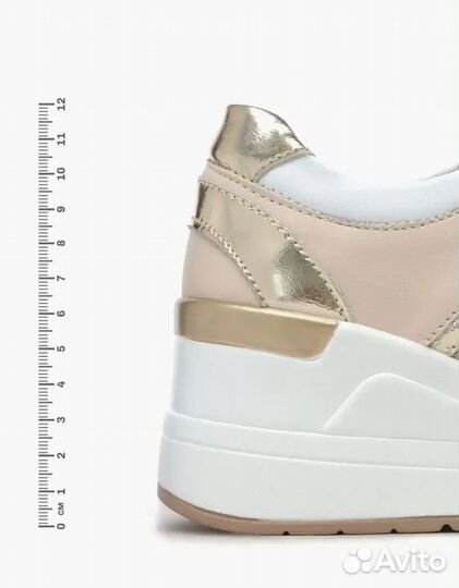 Кроссовки женские