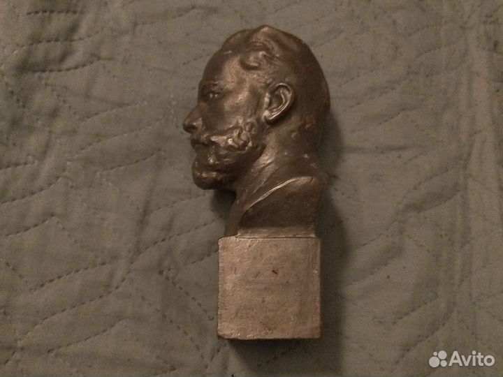 Бюст металл