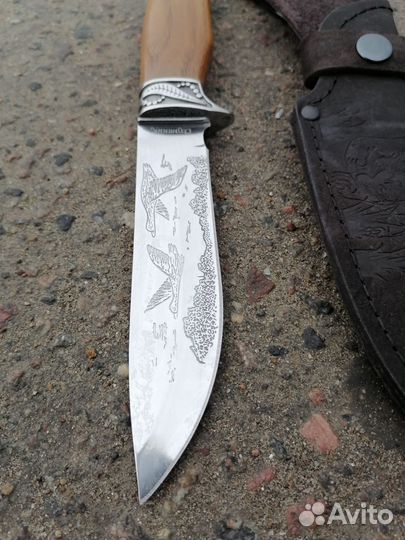 Нож охотничий в кожаных ножнах