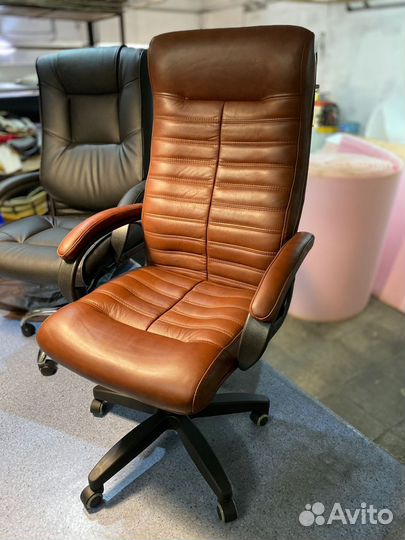 Офисное кресло