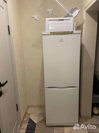 Холодильник indesit