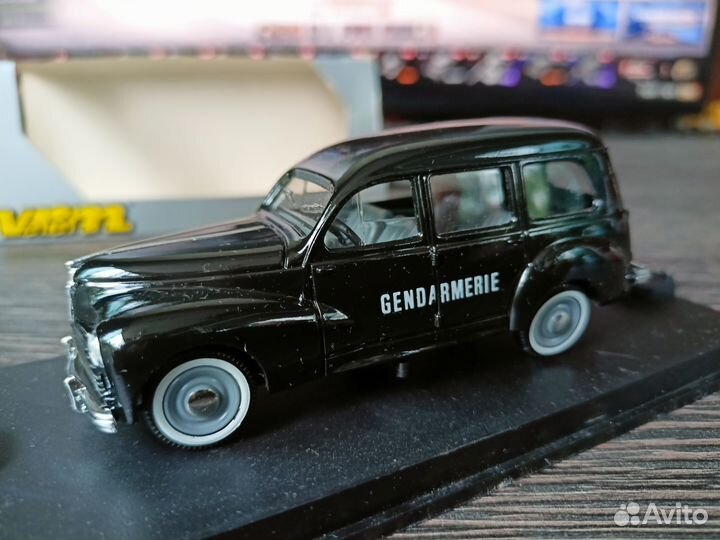 Peugeot 203 gendarmerie 1:43 verem