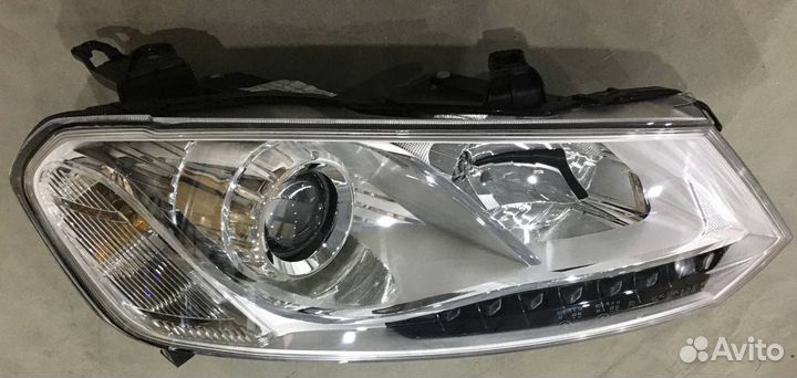 Фара правая (галоген) белая 4121020001B11 для T600