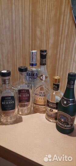 Бутылки пустые от водки и коньяка