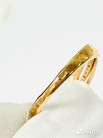Золотое кольцо с Фианитами 17,5р (27620)