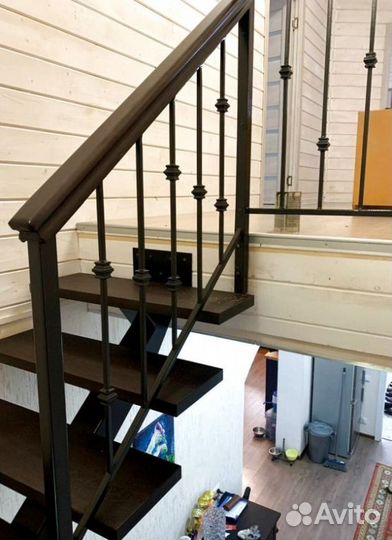 Перила деревянные для лестниц