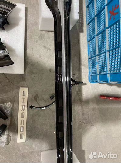 Задняя дверь и фары на Porsche Macan