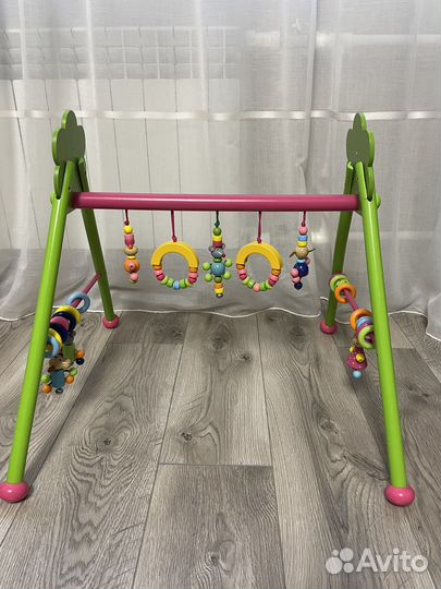 Деревянная стойка-тренажер для малышей