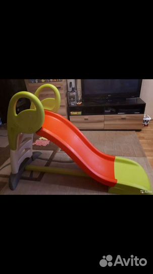 Много фирменных игрушек