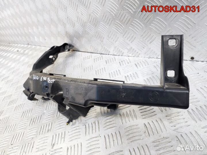 Кронштейн фары правый BMW E90 51117138402