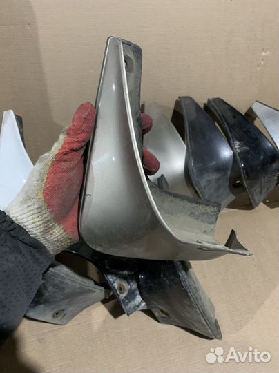 Задний брызговик Toyota Camry 40