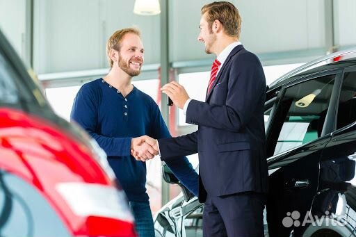 Продавец консультант автомобилей LADA