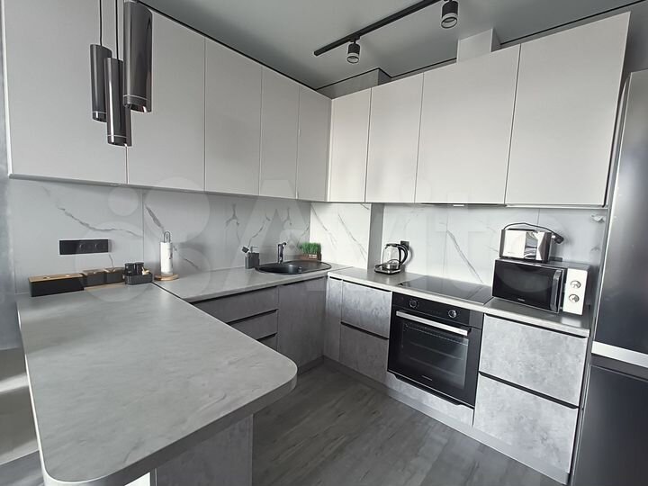 2-к. квартира, 60 м², 4/10 эт.