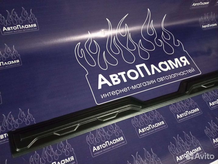 Накладка - защита задней двери Нива