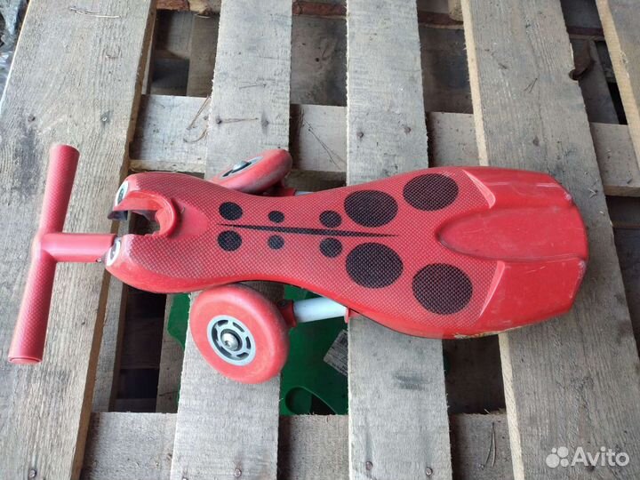 Детский трехколесный беговел