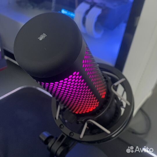 HyperX QuadCast S микрофон