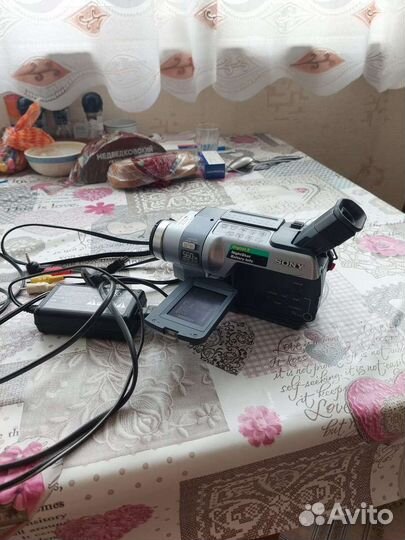 Видеокамера Sony DCR-TRV147E