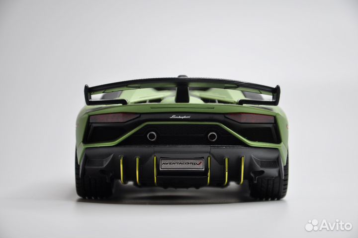 Модель автомобиля Lamborghini Aventador SVJ металл