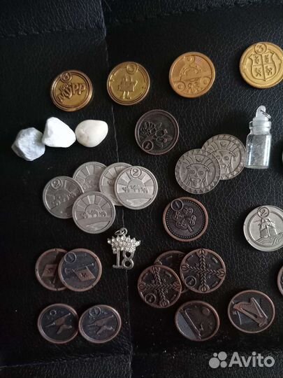 Монетки из пятерочки, магнита, фигурки