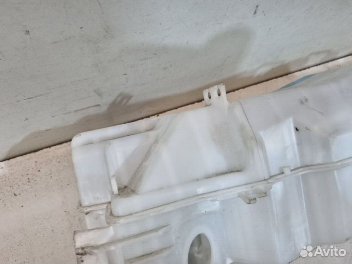 Бачок омывателя Toyota Land Cruiser 200 2016-2022