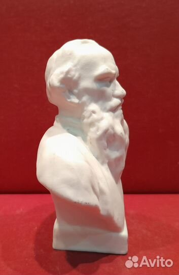 Фарфоровый бюст Л.Толстого