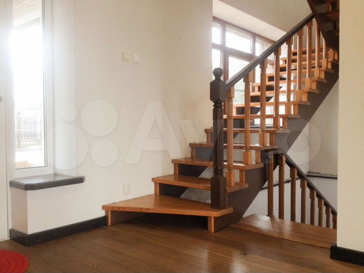 Дом 300 м² на участке 12 сот.