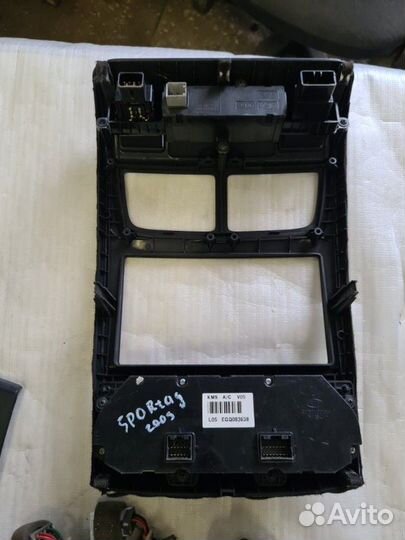 Рамка магнитолы Kia Sportage 2009