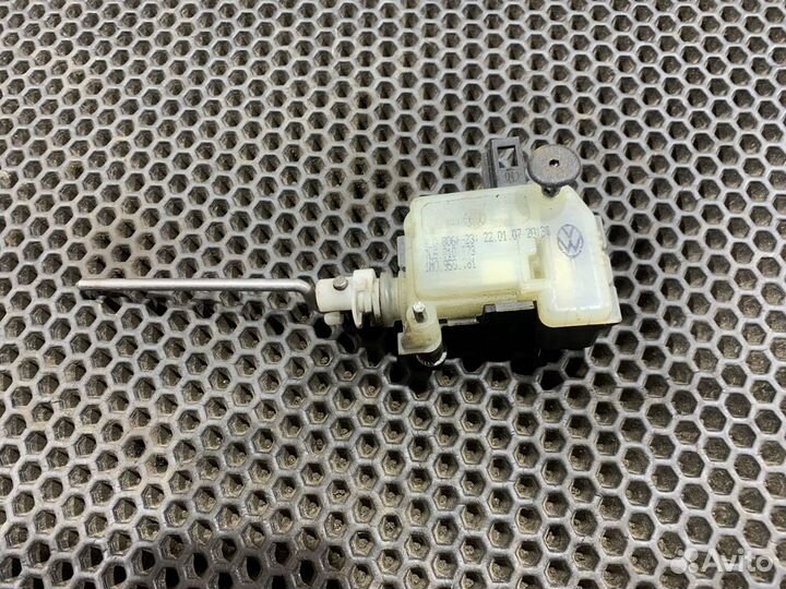 Активатор лючка бензобака Cayenne 955-957 Каен