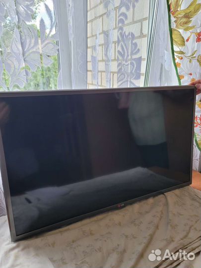 Телевизор LG 42бу с кронштейном