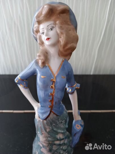 Статуэтки фарфоровые