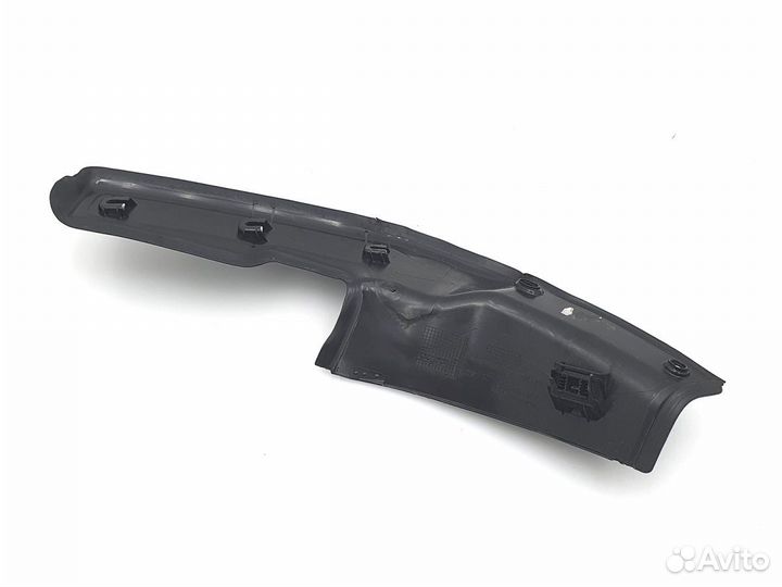 Накладка крышки багажника левая Mercedes Glc 250