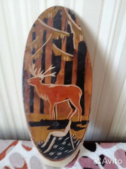 Резное панно из дерева