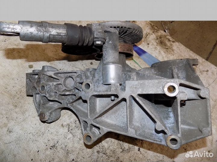 Кронштейн генератора Passat B5 1996-2000